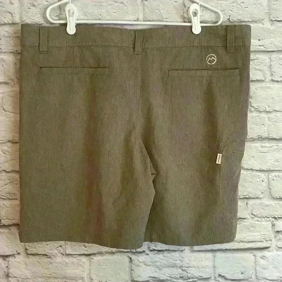 Magellan Outdoors Fish Gear Tan Water Repellent Size 40 - Picture 2 of 7